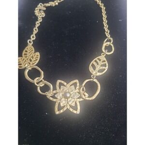 Vtg Lia Sophie Golden Girl Hammered Floral Leaf Pendant Necklace